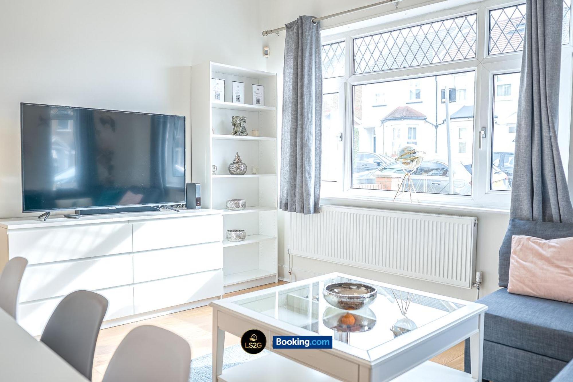 Stunning House By Ls2G Short Lets & Serviced Accommodation Greater London With Free Wifi Exterior photo